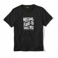 Černé tričko s nápisem “Mustang Jeans Co. Since 1932”